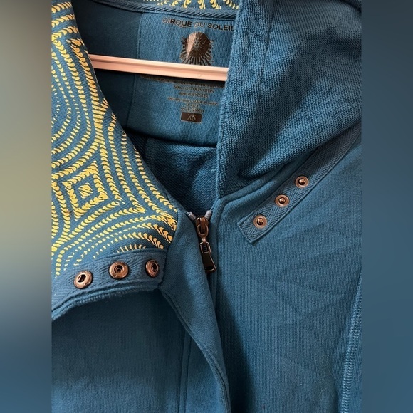 Rare unique Cirque Du Soleil Zip up blue yellow hoodie size xs - Picture 2 of 10